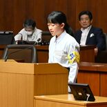 足利の中学生６人、議場で一般質問　市議の仕事を体験　電子黒板導入など提案