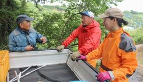梅産地で収穫手助け、和歌山・みなべ町