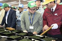 静岡新茶初取引 最高値１１８万円 