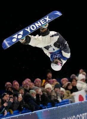 　男子ハーフパイプ予選　戸塚優斗の１回目＝リビーニョ（共同）