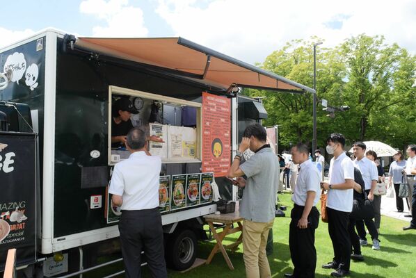県職員らで行列ができた「ケンチョウランチ　ｖｏｌ．１」