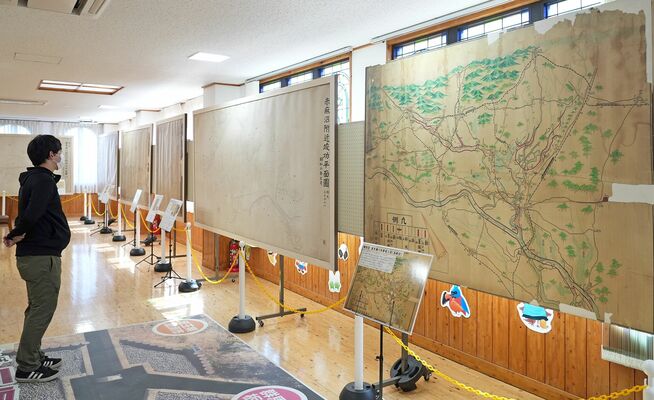 会場に展示されている鳥瞰図などの図面