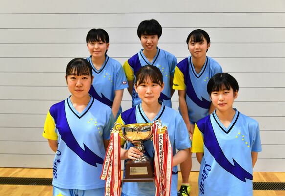 卓球女子団体優勝の青藍泰斗