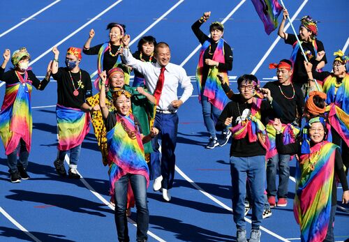益子卓郎さんも飛び入り参加したアフリカンダンス