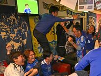 “歴代最強”上々の船出　栃木県内のスポーツバーに30人　強豪オランダか…