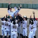 佐野で「佐藤」と「鈴木」が草野球対決　名字数全国１位と２位　監督はG.G.佐藤さん、ニッチローさん
