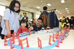 制服試着、ボルト着脱体験