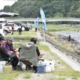 大田原・那珂川アユ釣り初日活況　遡上「10倍」釣果は明暗　解禁日ムード楽しむ