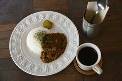 【グルメ探訪】無水でうま味引き立て　おやま和牛ドライカレー　Cafe FUJINUMA（小山）