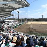 新たな市民球場の開場祝い特別試合　1850人が熱戦見届ける　真岡市総合運動公園