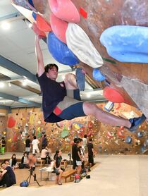 にぎわうクライミングジム　宇都宮