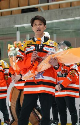 監督を退任する藤澤氏＝11日、日光霧降アイスアリーナ