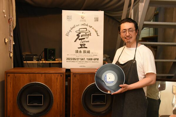 須永さんを招いたイベントへの来場を呼びかける比気さん