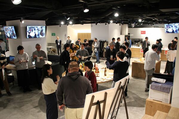 小山、那須塩原両市への移住・定住をＰＲした交流会＝１６日午後、都内