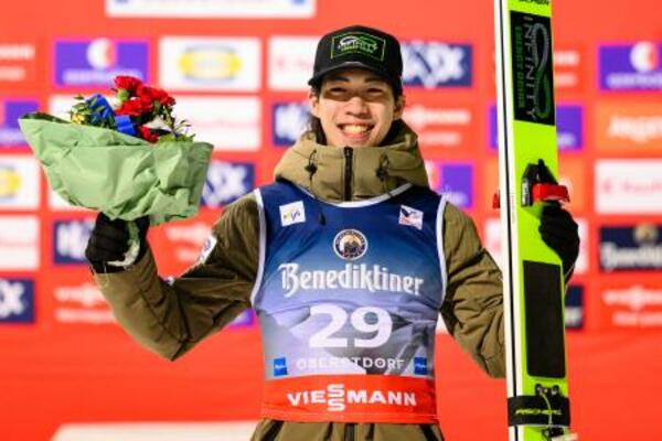 ノルディックスキー・ジャンプ男子のフライング世界選手権で3位に入り、笑顔の二階堂蓮=オーベルストドルフ(ゲッティ=共同)