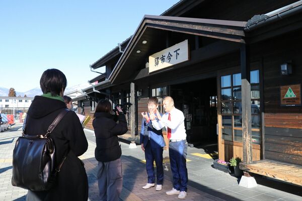 ２月下旬に公開された「日光隠れすぎ遺産」第３弾動画の撮影風景（市秘書広報課提供）