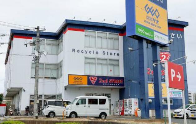 　今年３回の窃盗被害があったＤＶＤレンタル店「ゲオ大阪狭山店」＝５日午後、大阪府大阪狭山市