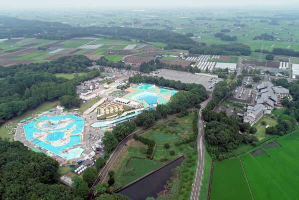 いがしらリゾートとしての整備が進む井頭公園周辺。一万人プールは、その核としての役割を担っていく＝ドローンから
