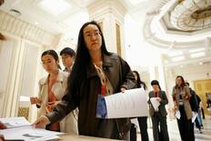 中国成長率５・０％に加速