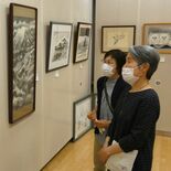 富士、LRTも陰影に　宇都宮で水墨画サークル作品展　40点並ぶ