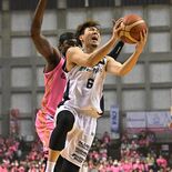 柔軟な攻めで圧巻の連続18得点 ブレックス、秋田突き放し快勝