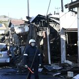 足利で建物火災　焼け跡から２人の遺体　複数家屋に延焼