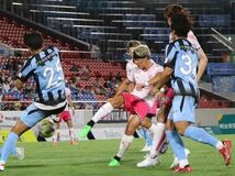 競り負け３位後退　