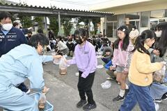 食育出前授業でキノコ栽培挑戦