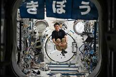 大西さん、宇宙基地を出発