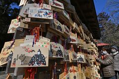 「絶対合格」祈願の絵馬鈴なり　芳賀町の天満宮