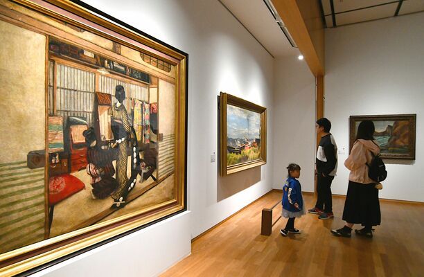 放菴ら昭和の画家たちの作品が並ぶ会場