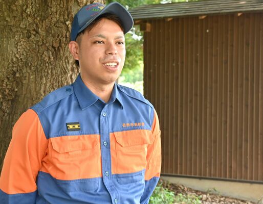 「活動を通して地元に恩返しできる」と話すカカズさん＝８月下旬、佐野市内