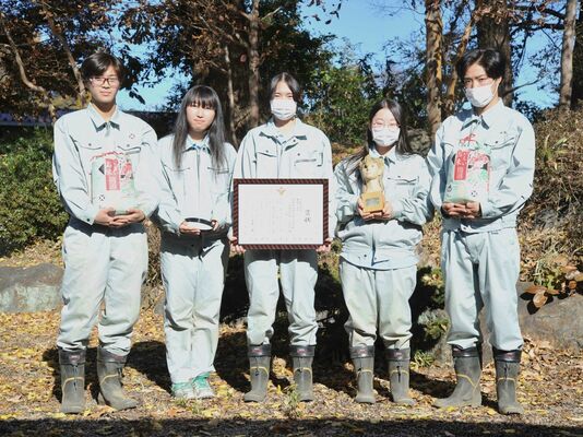 「日本一おいしい米コンテスト」の高校生の部で最優秀金賞を獲得した鹿沼南高の（右から）稲葉さん、阿部さん、清川さん、柴田さん、斎藤さん