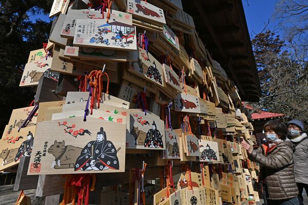 絵馬掛けに鈴なりに掛けられている合格祈願の絵馬＝１１日午前１１時５０分、芳賀町西水沼