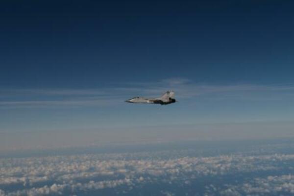 　スウェーデン軍が１９日に公開した画像。エストニア領空の侵犯に関与したロシア軍のミグ３１戦闘機で、ロシア機がエストニア領空を離れた後、バルト海上空で撮影されたとしている（スウェーデン軍提供・ロイター＝共同）