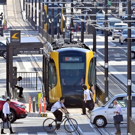 LRT利用者1500万人突破も「混雑」課題、ダイヤ改正も視野　2025年度アンケート結果