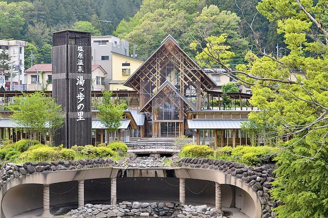 足湯のみの施設、湯っ歩の里外観