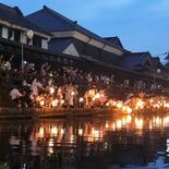 巴波川照らす線香花火　栃木・蔵の街、幻想的な一夜に