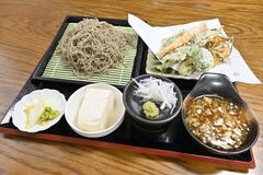 コシの細麺、豆腐も好評