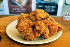 【グルメ探訪】種類豊富な自家製だれ　鶏のから揚げ　からあげ屋チキン坊佐野店（佐野）