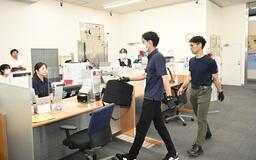 強盗やカスハラ想定し対応訓練