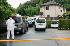 男性２人の死体遺棄容疑