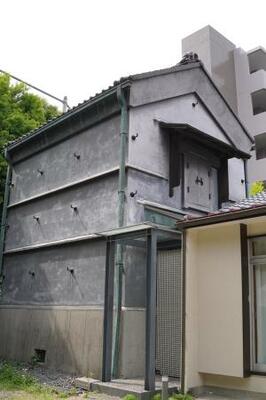 　豊島区の有形文化財に指定された旧江戸川乱歩邸の土蔵
