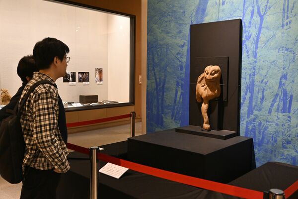 企画展の目玉の一つ「夔神神像」