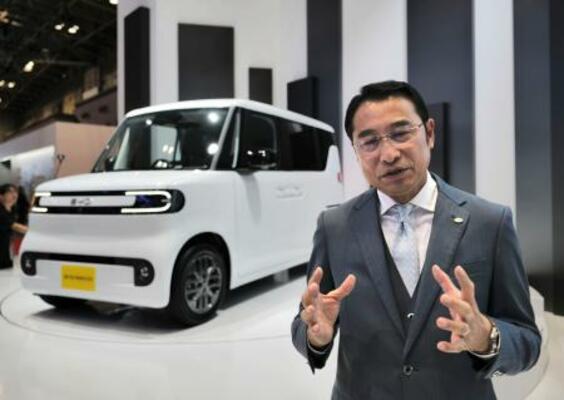 取材に応じるBYD日本法人の劉学亮社長=29日午前、東京都江東区