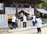 栄福寺を参拝する「お遍路さん」。暖かくなり歩き遍路の人も多く見られた＝３月、愛媛県今治市玉川町八幡