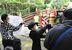雲巌寺で動画を撮影する須賀川小の児童ら
