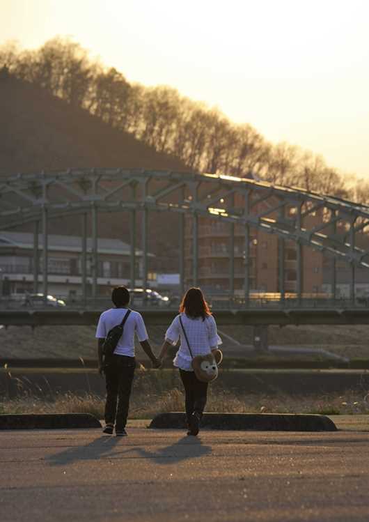 １０代で母親、父親になろうとしている２人。経済的支援だけでなく、身近に相談できる大人の存在は欠かせない＝３月下旬、足利市内