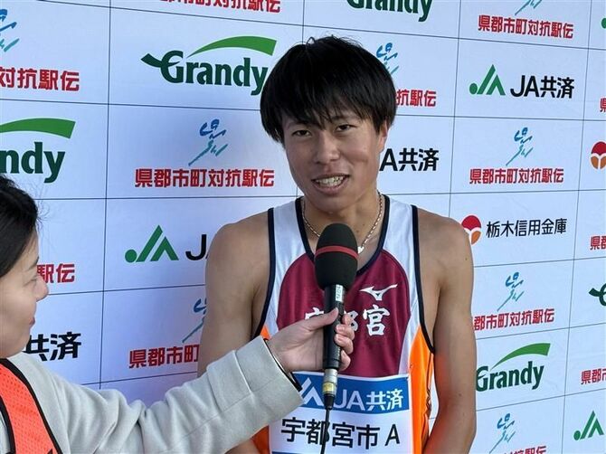 インタビューに答える平山