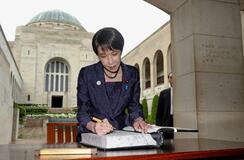 首相、外遊先で重ねる戦没者追悼